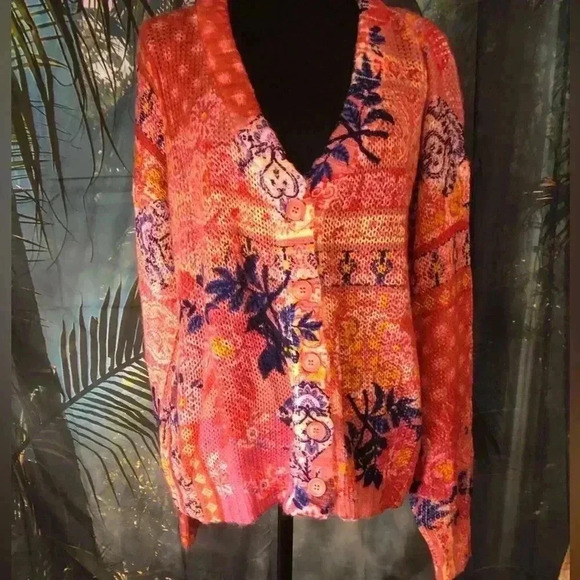 Venus Cardigan size Small - Picture 6 of 16
